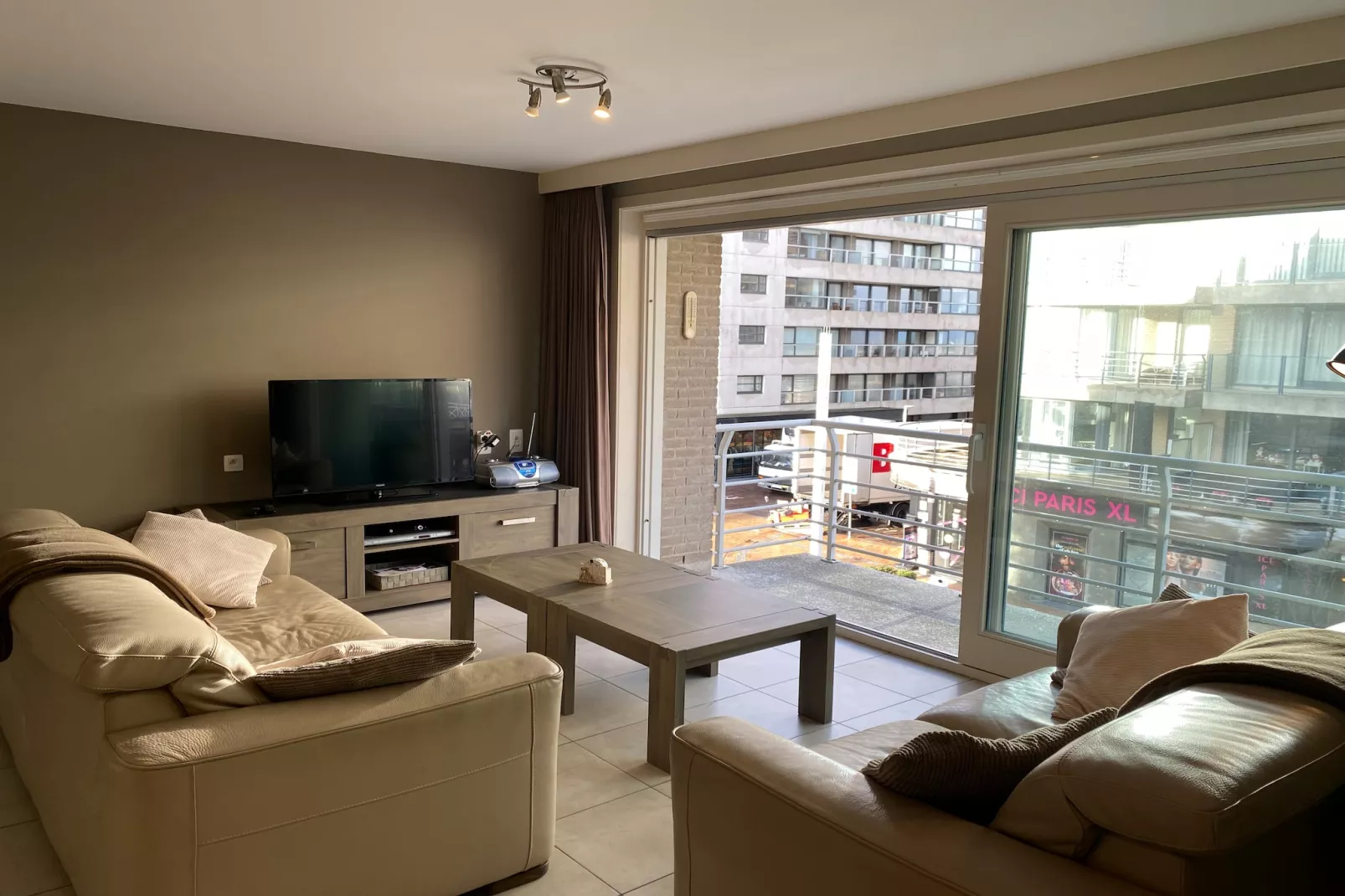 HELIOS-Living room