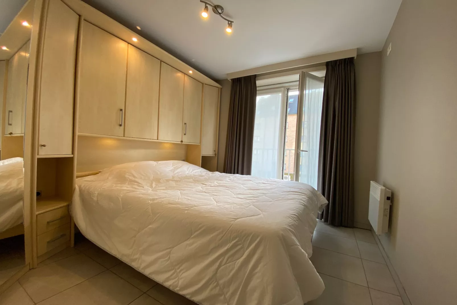 HELIOS-Bedroom
