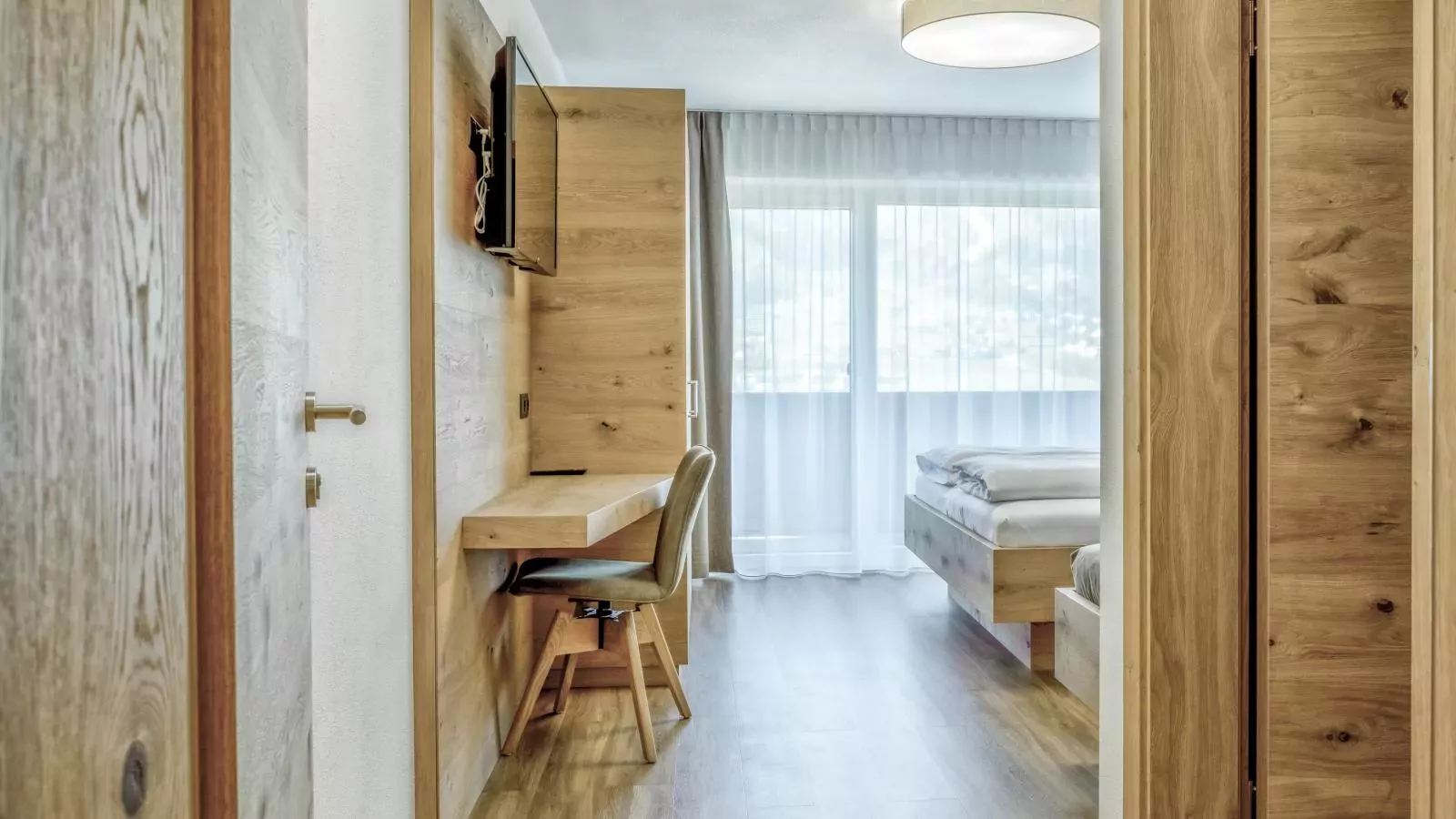 Helfenstein Lodge-Bedroom