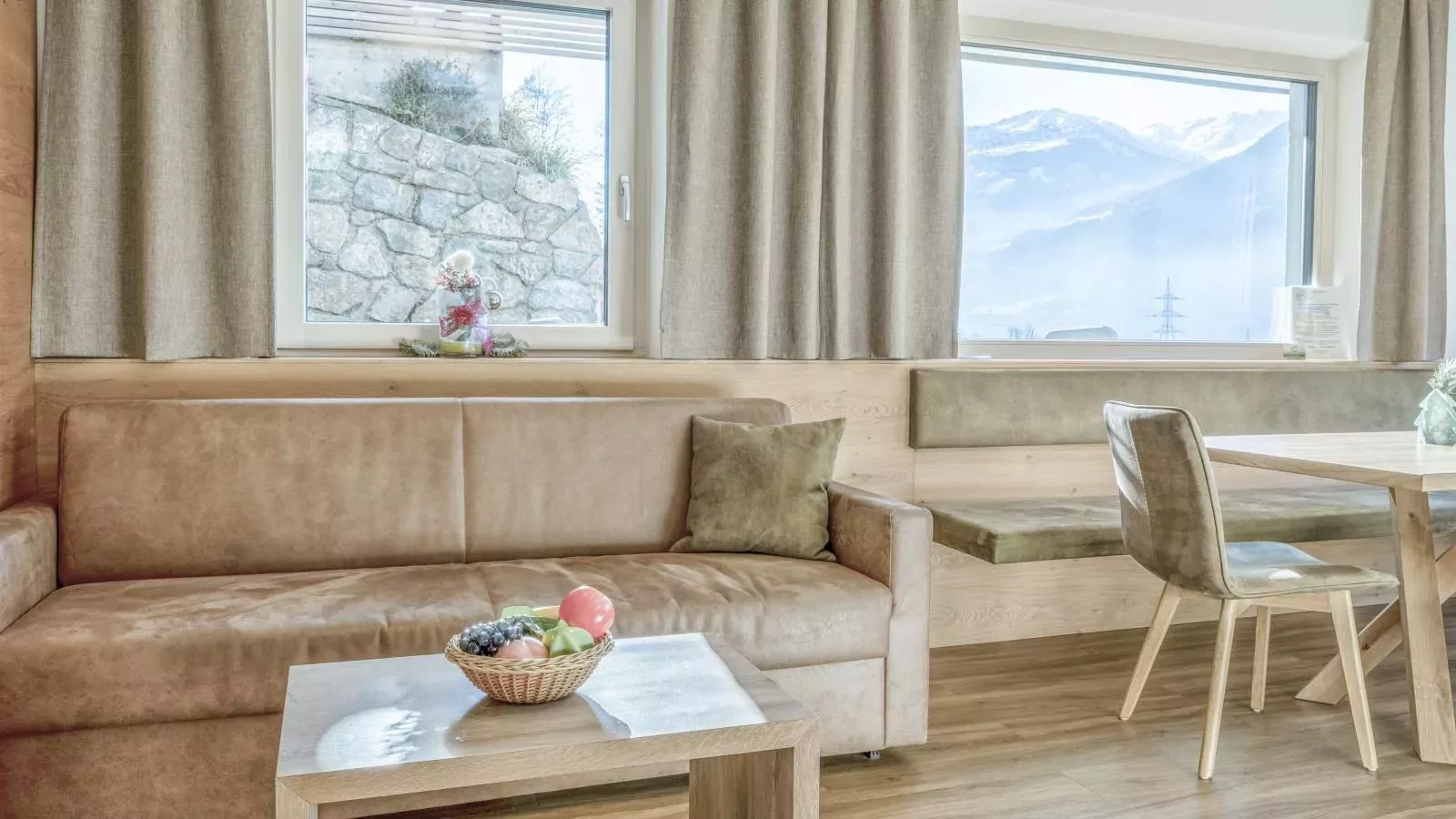 Helfenstein Lodge-Living room