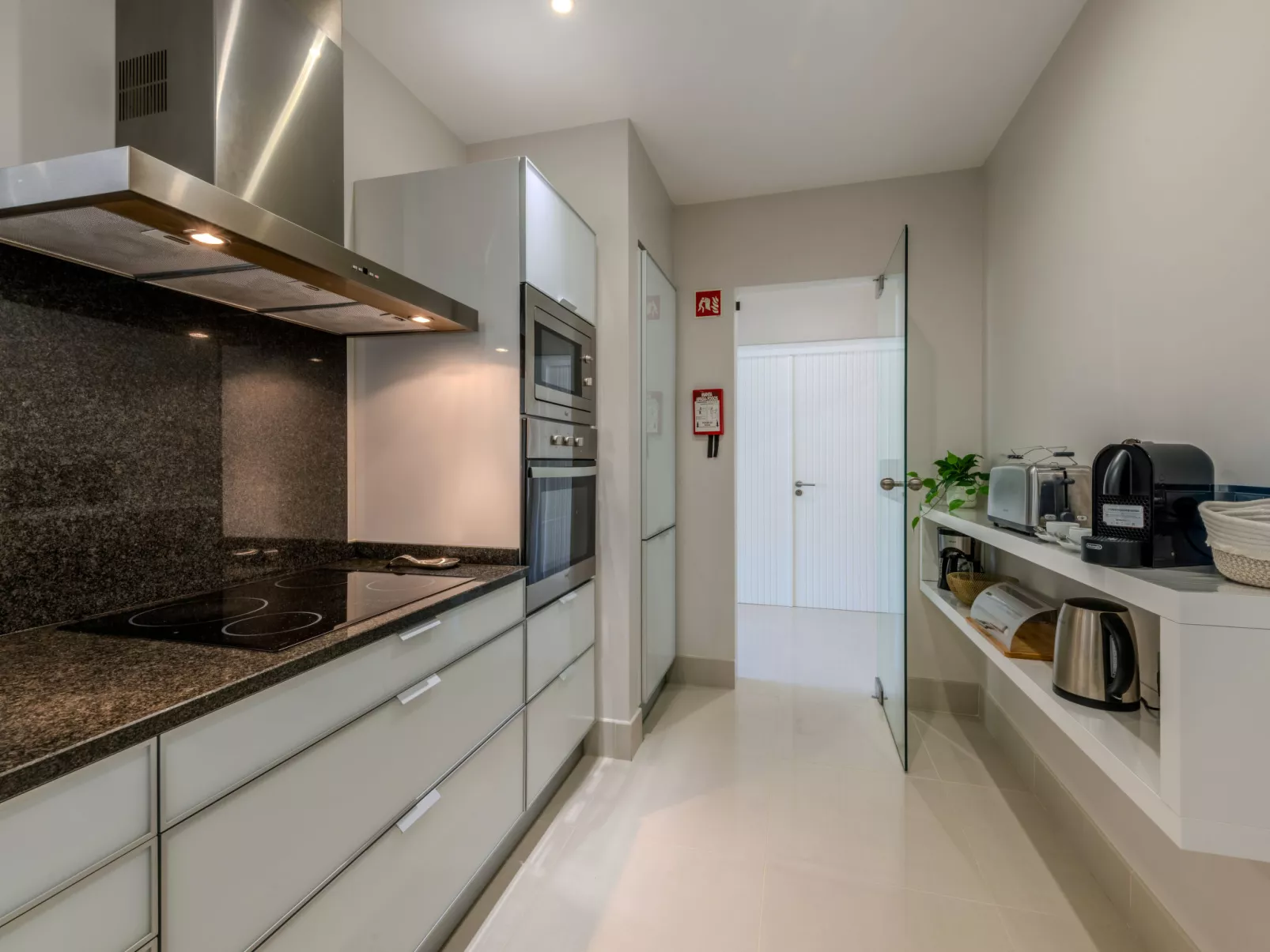 Pine Hills Diadema-Inside