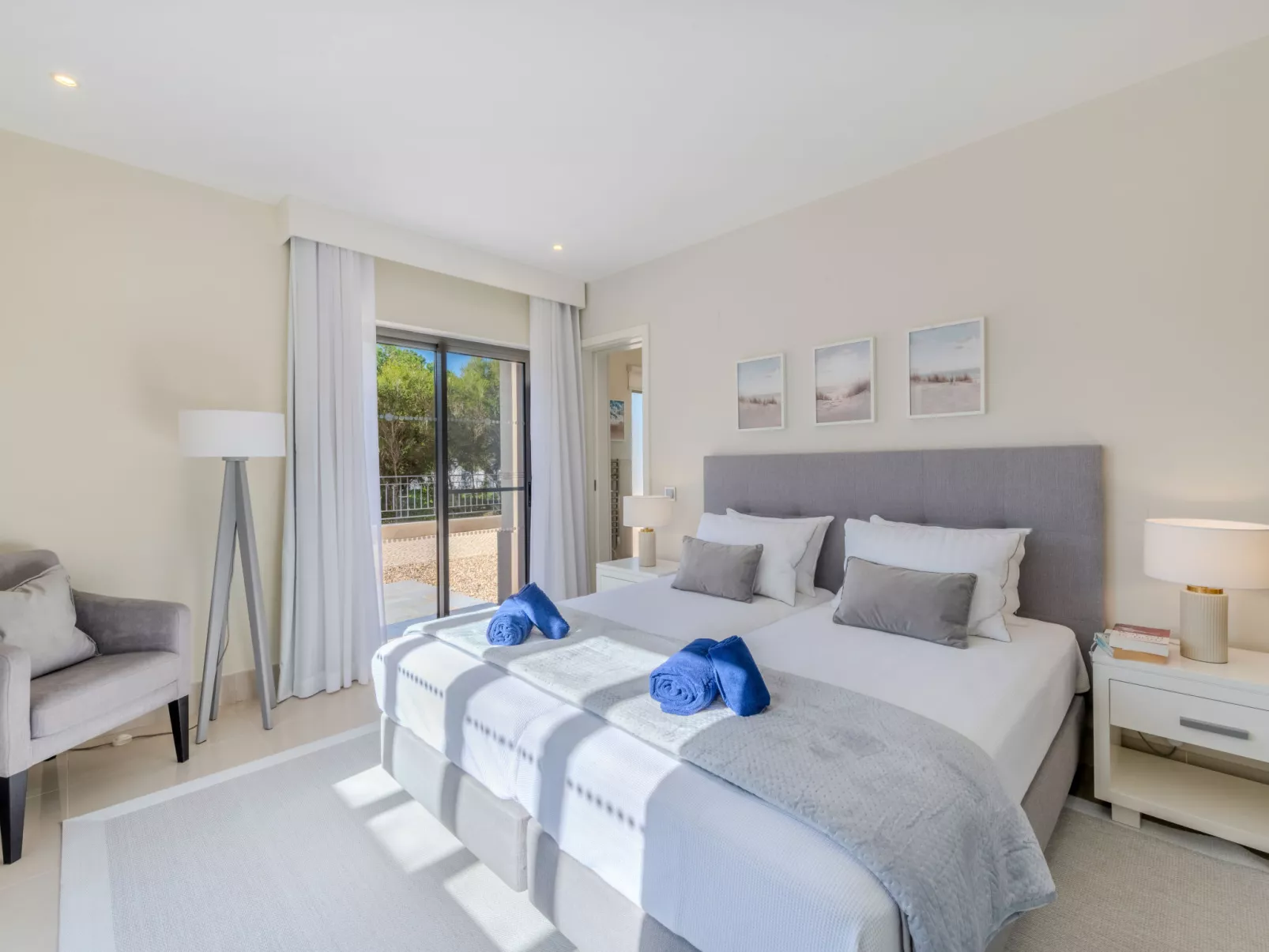 Pine Hills Diadema-Inside