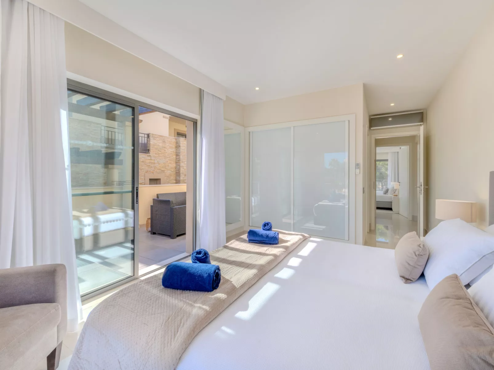 Pine Hills Diadema-Inside