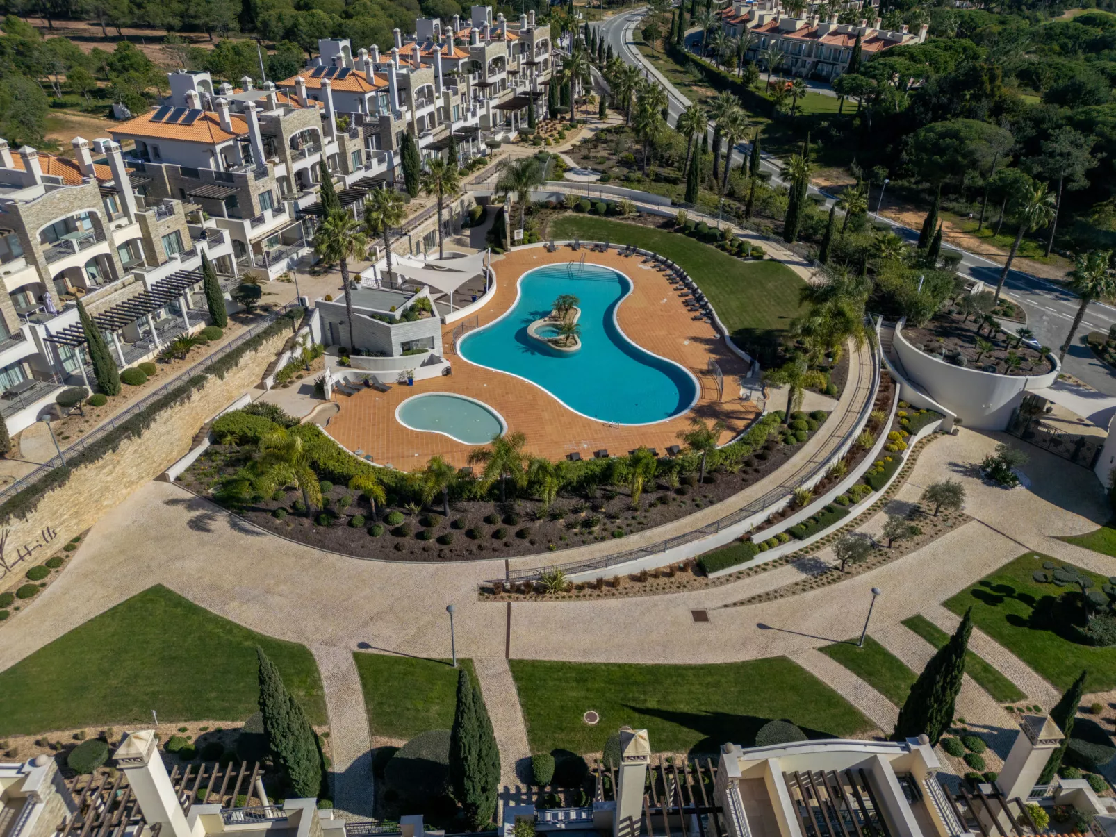 Pine Hills Diadema-Outside