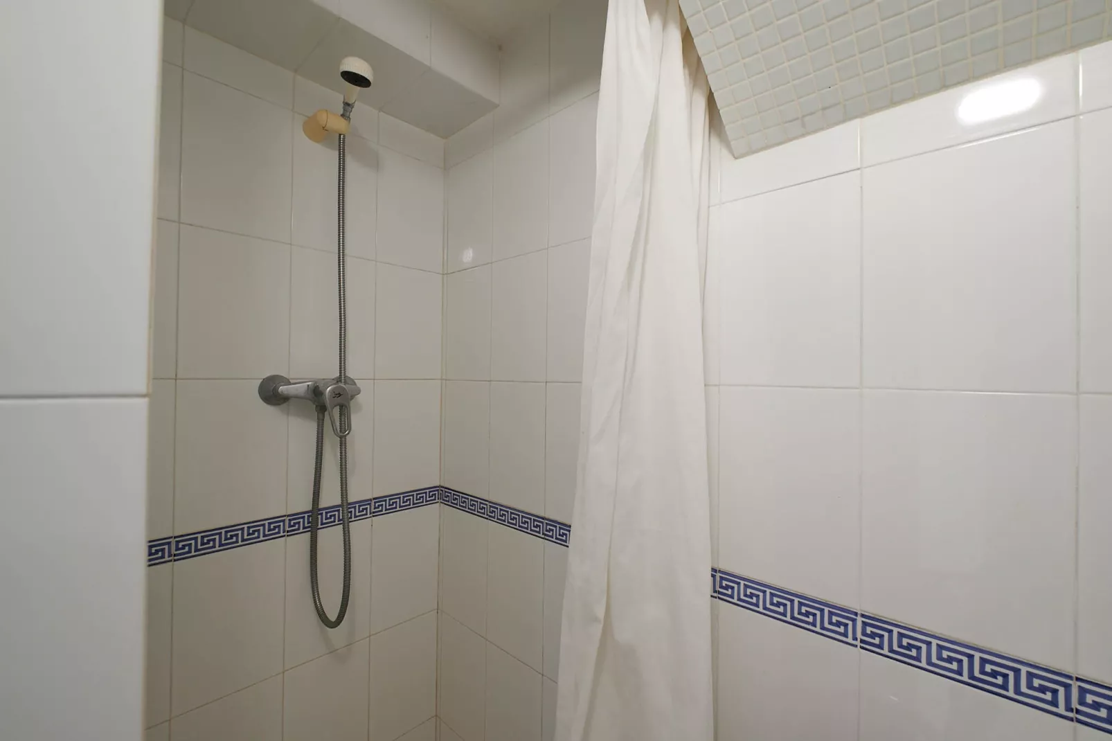 Aurora-Bathroom