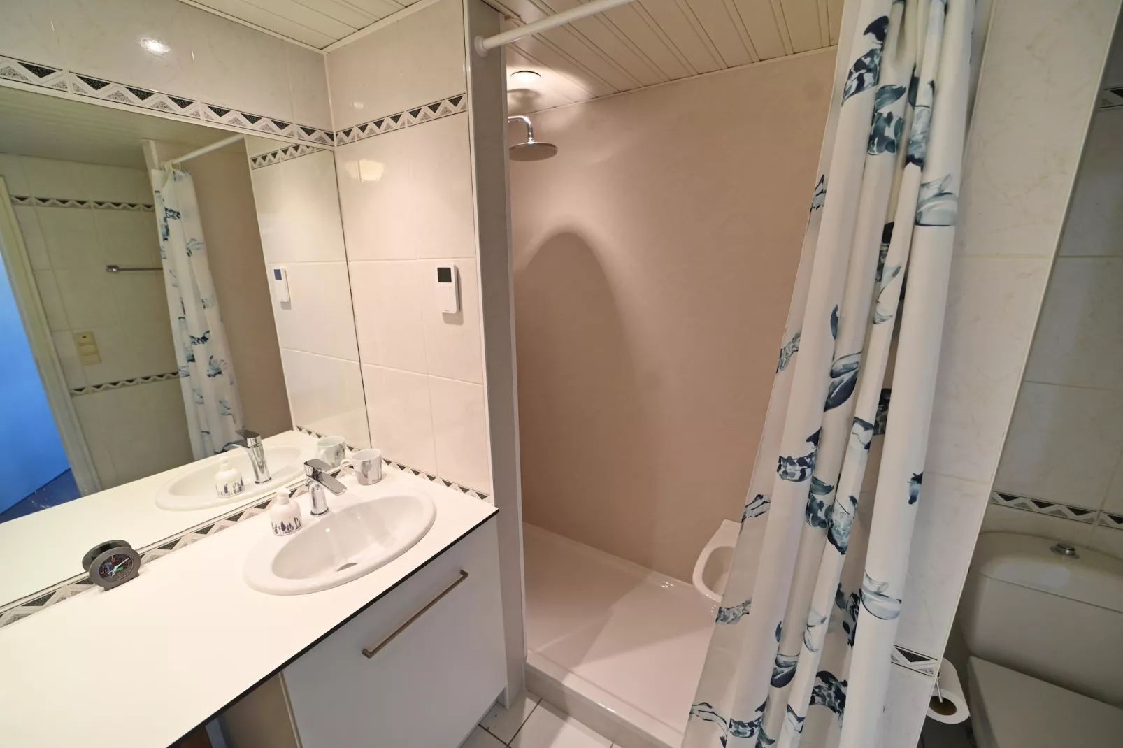 Résidence Durbuy 13-Bathroom