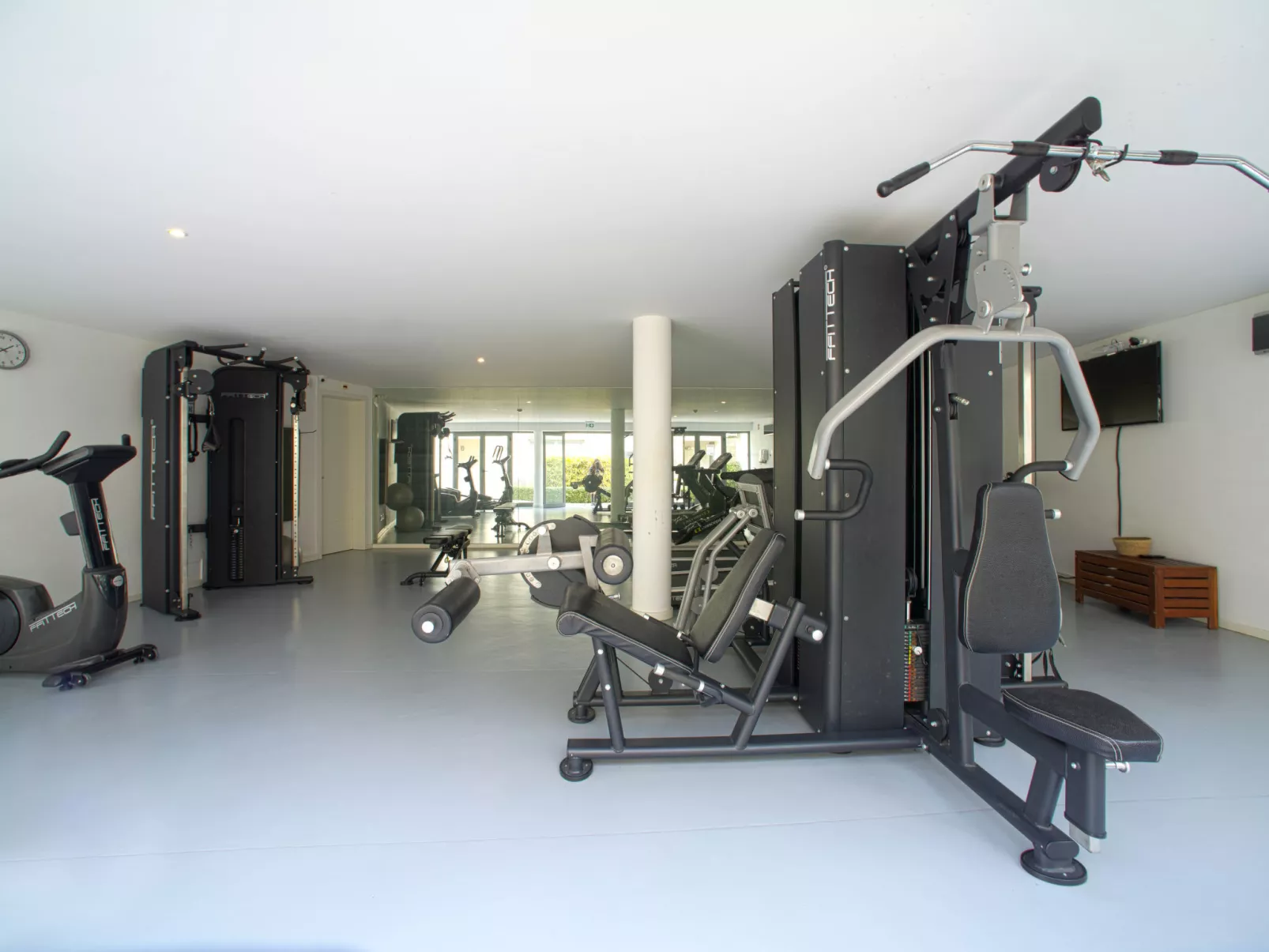 Pine Hills Diadema-Inside
