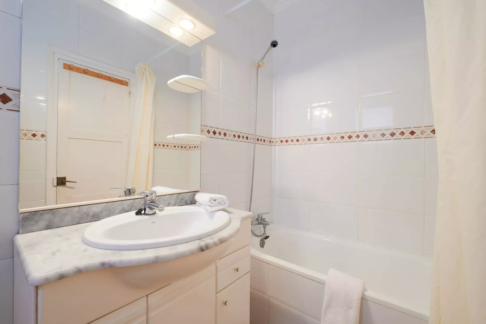 Aurora 4-Bathroom