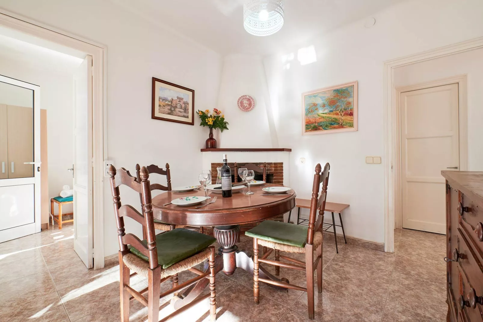 Aurora 4-Dining room