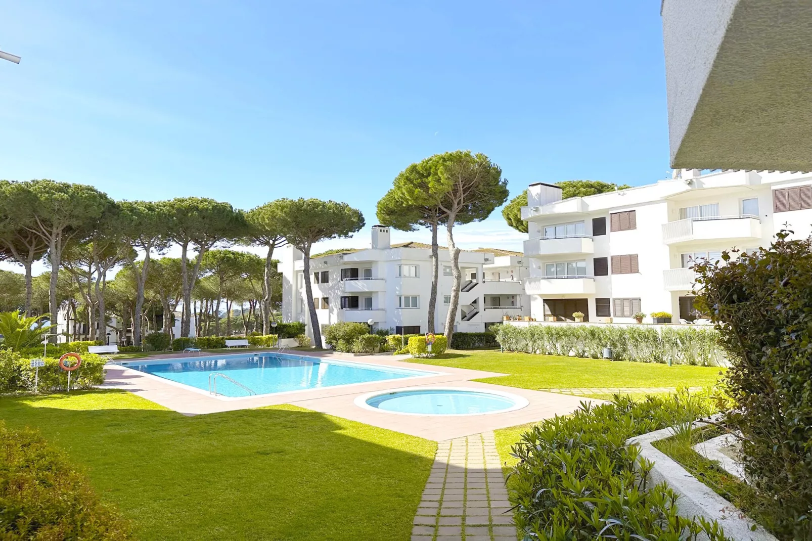 Pericot-Exterior summer
