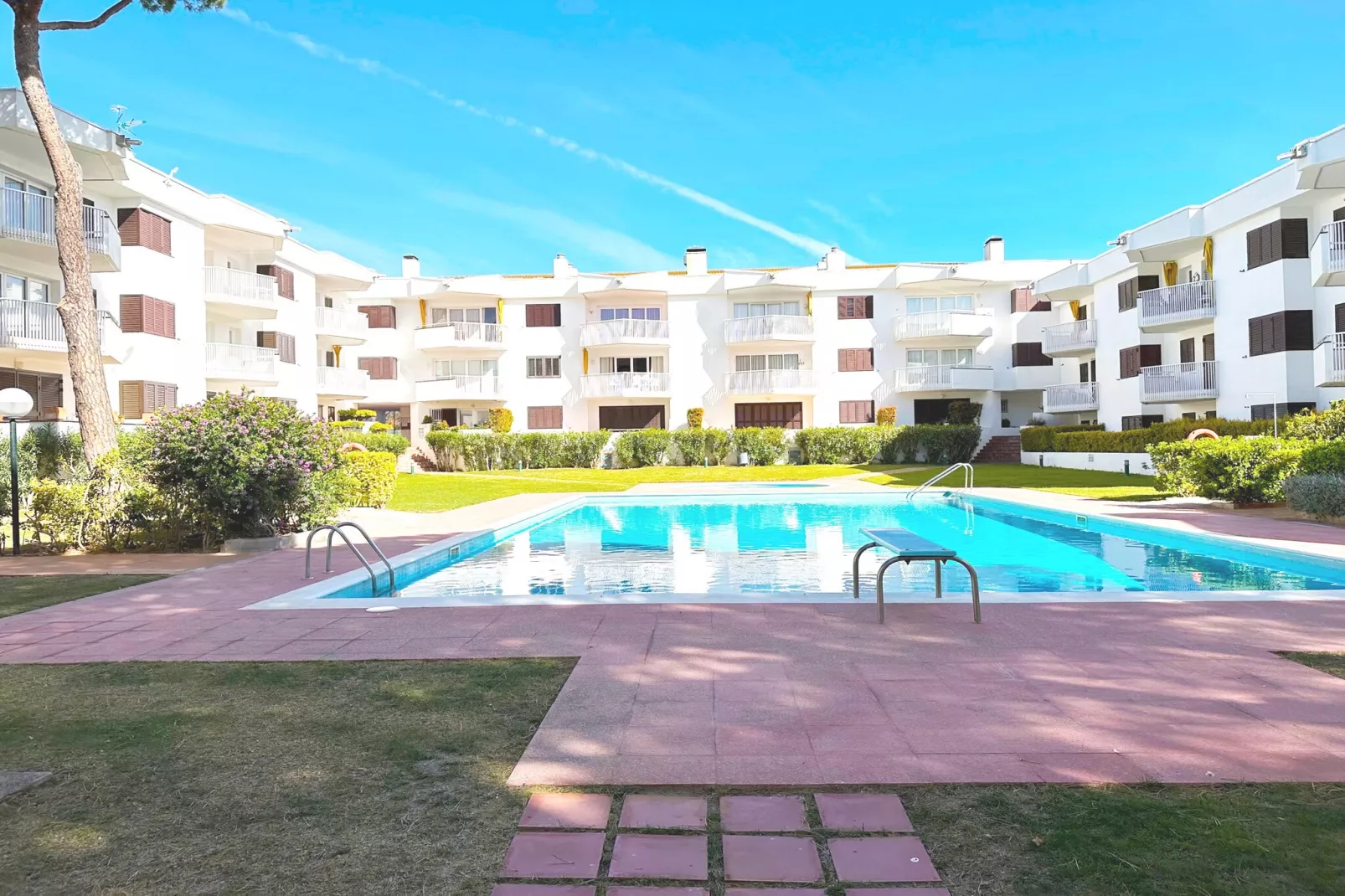 Pericot-Exterior summer