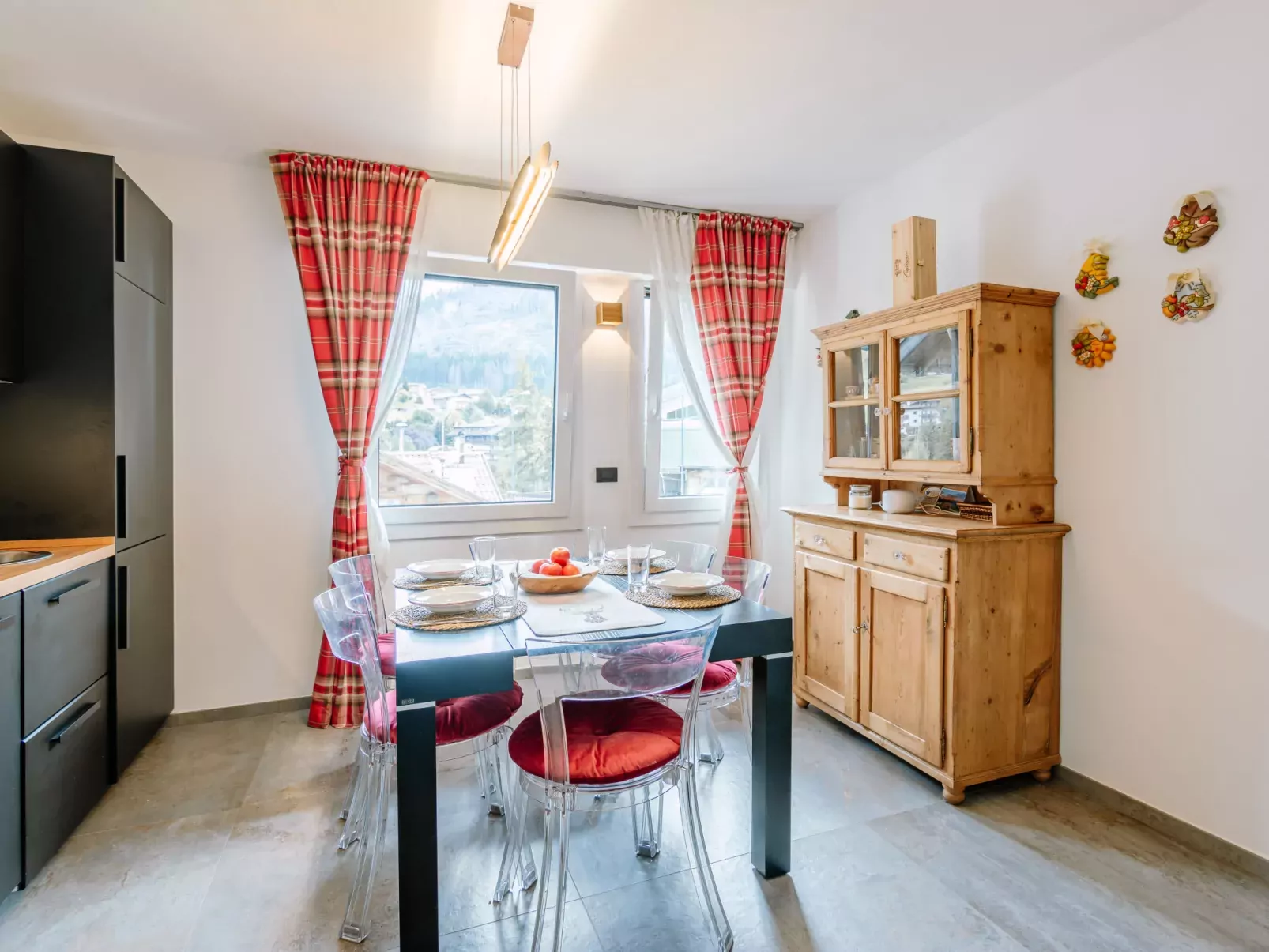 Family House-Dedans