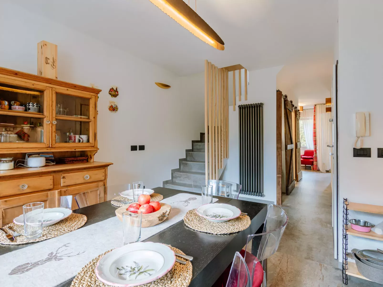 Family House-Dedans