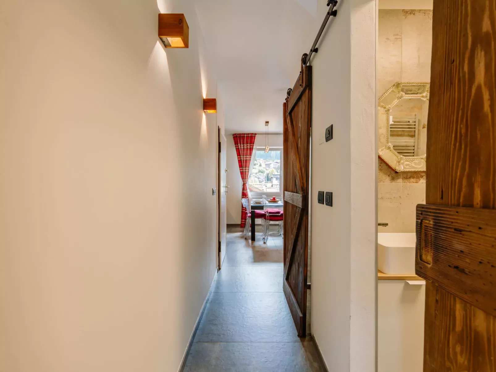 Family House-Dedans