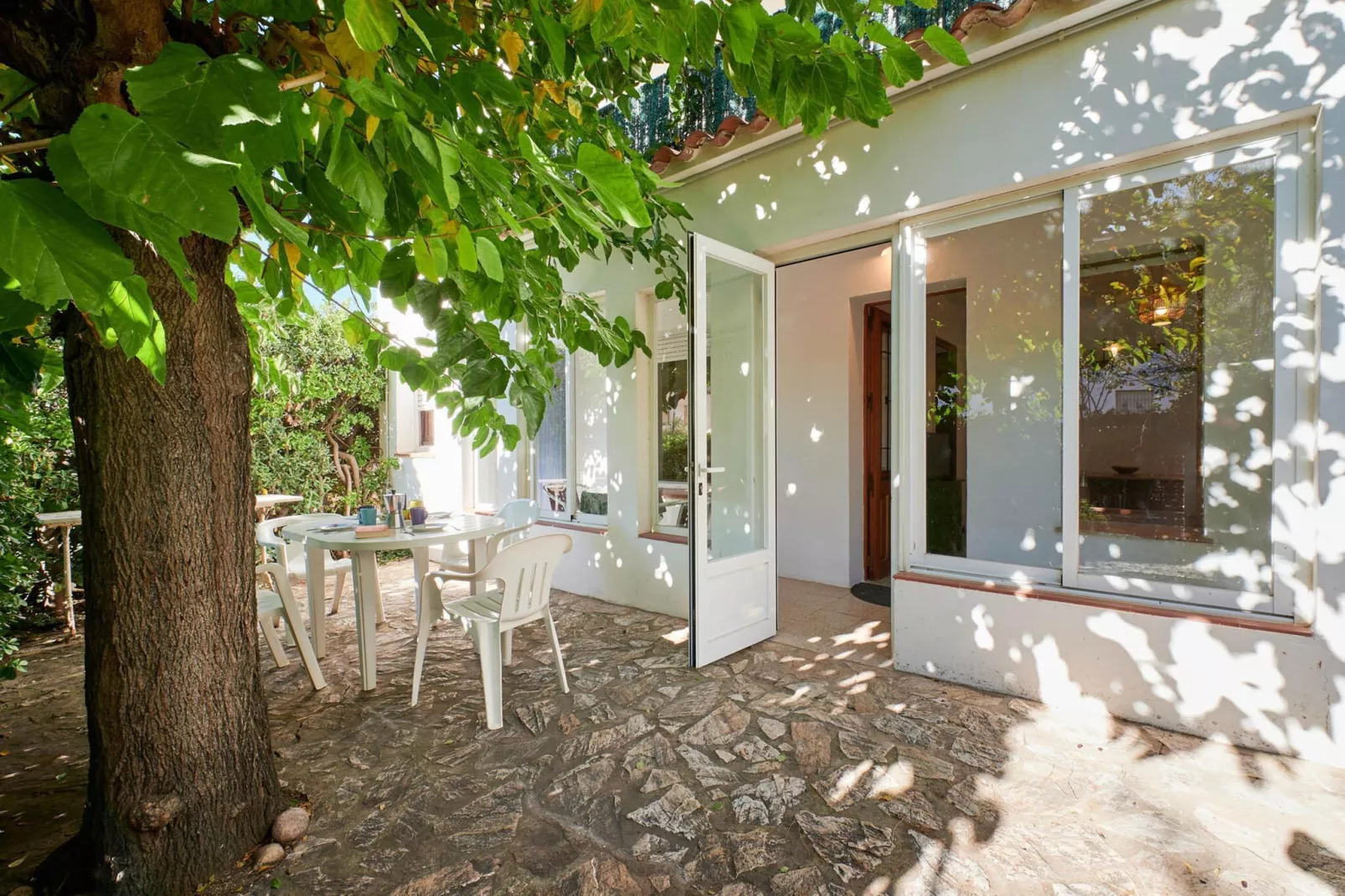 Lladó Pl.-Exterior summer