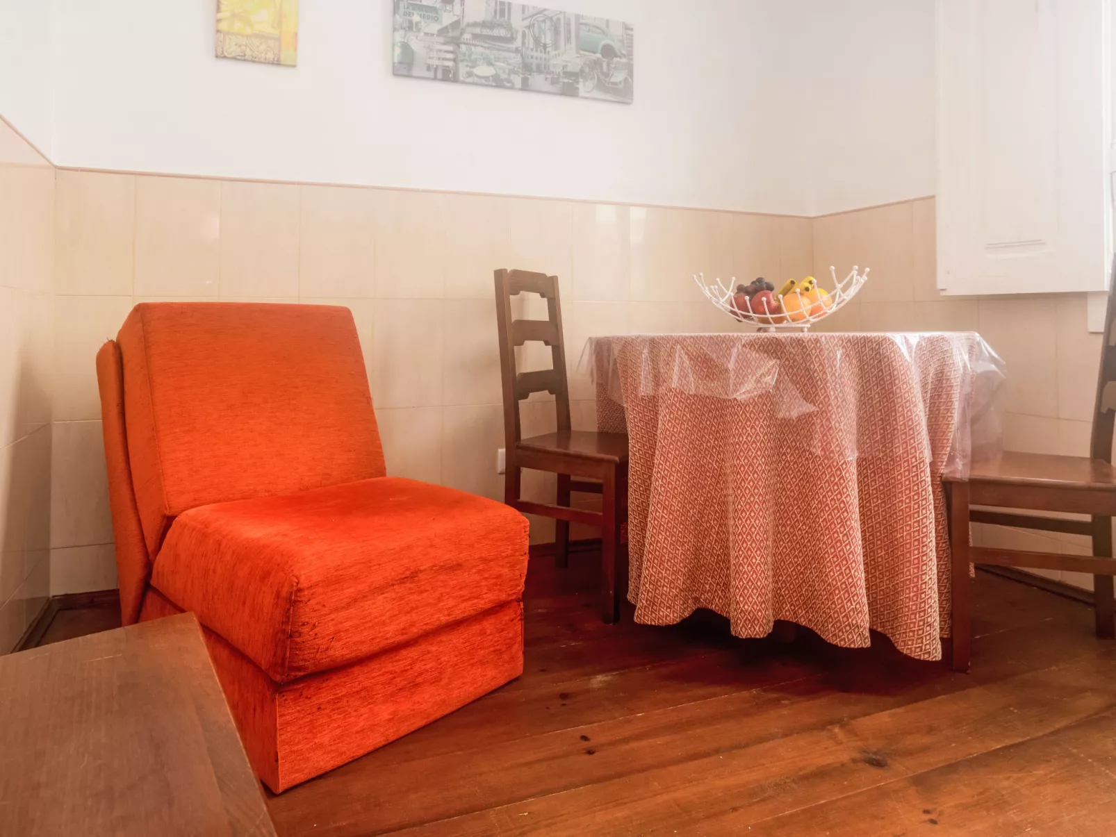 Surfers Inn 2-Inside