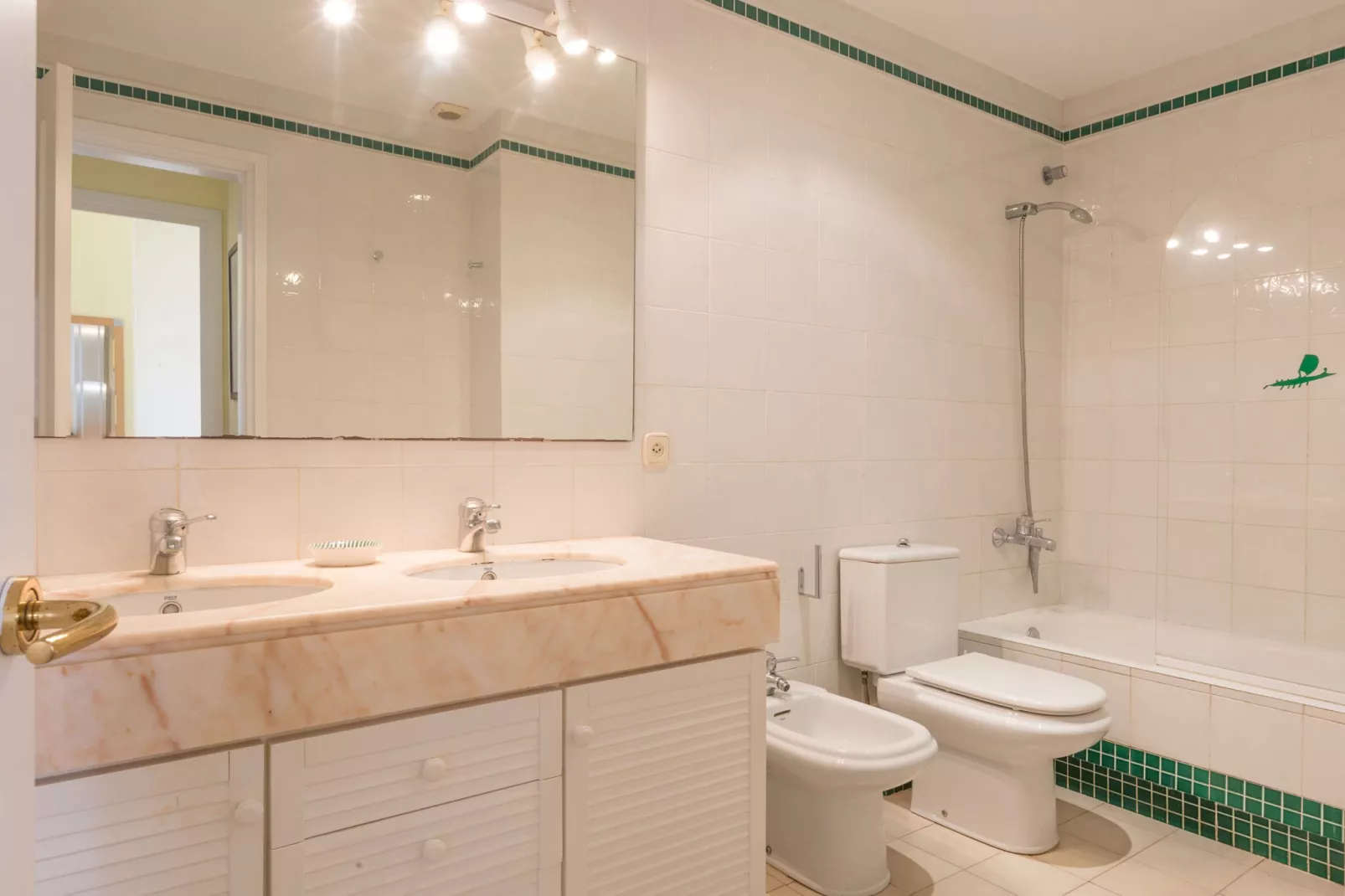 Ana 1-Bathroom