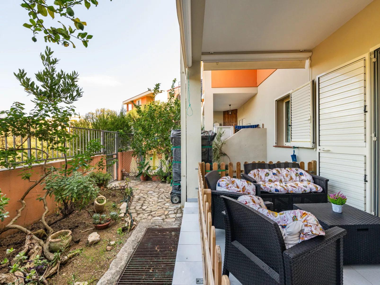 Domus Centro-Outside