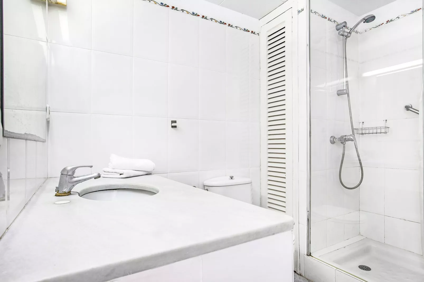 Ancora 13 B-P-Bathroom