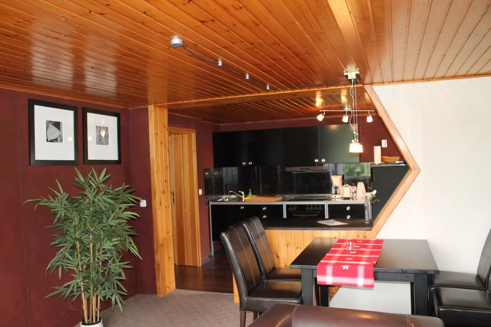 Strandnahe Ferienwohnung Betty mit großem Garten-Esszimmer