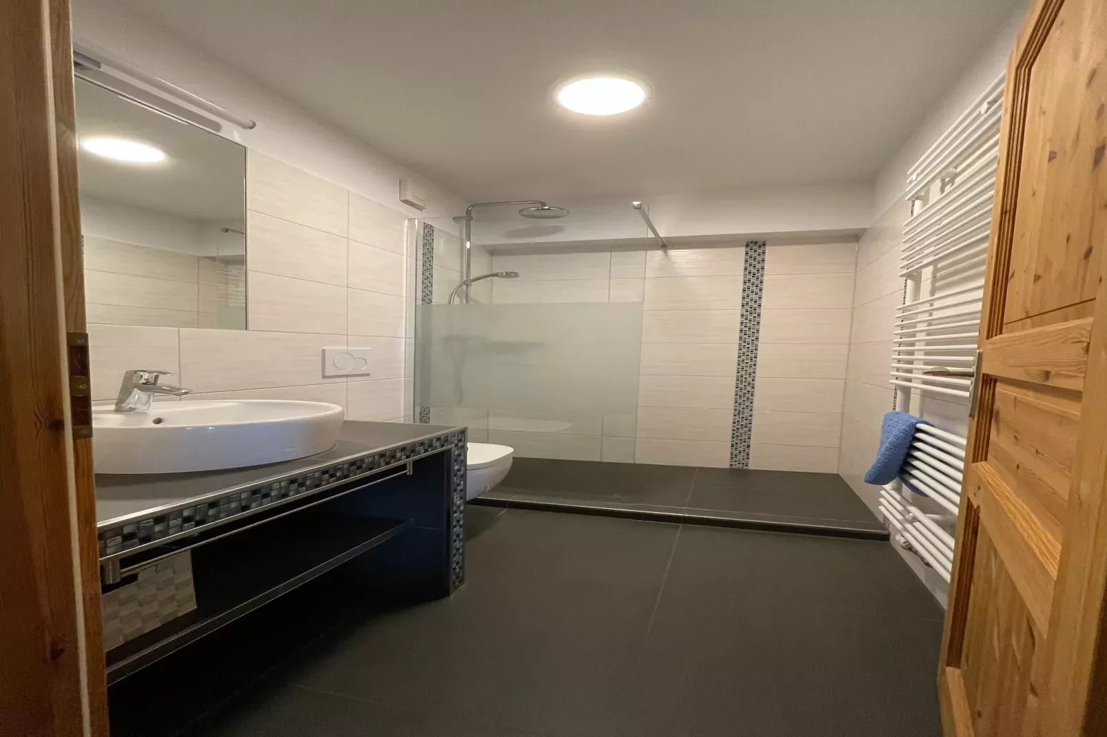 XL Meerblick und Leuchtturm-Bathroom