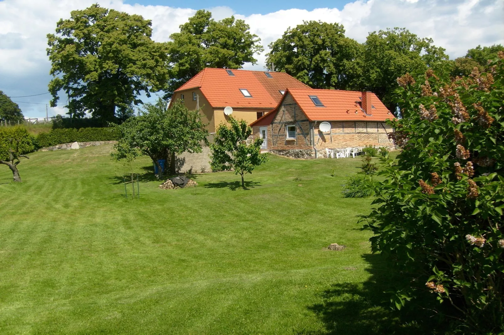 Platz im Grünen 3-View summer