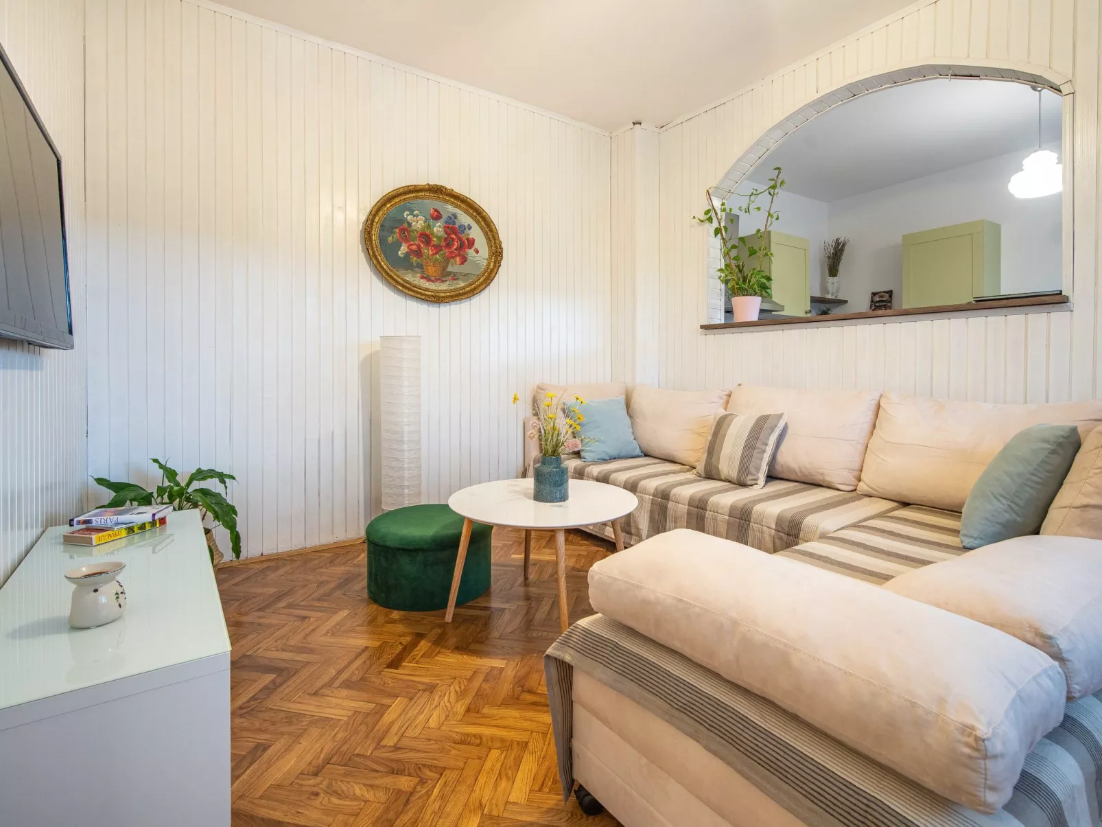 Dvor-Inside
