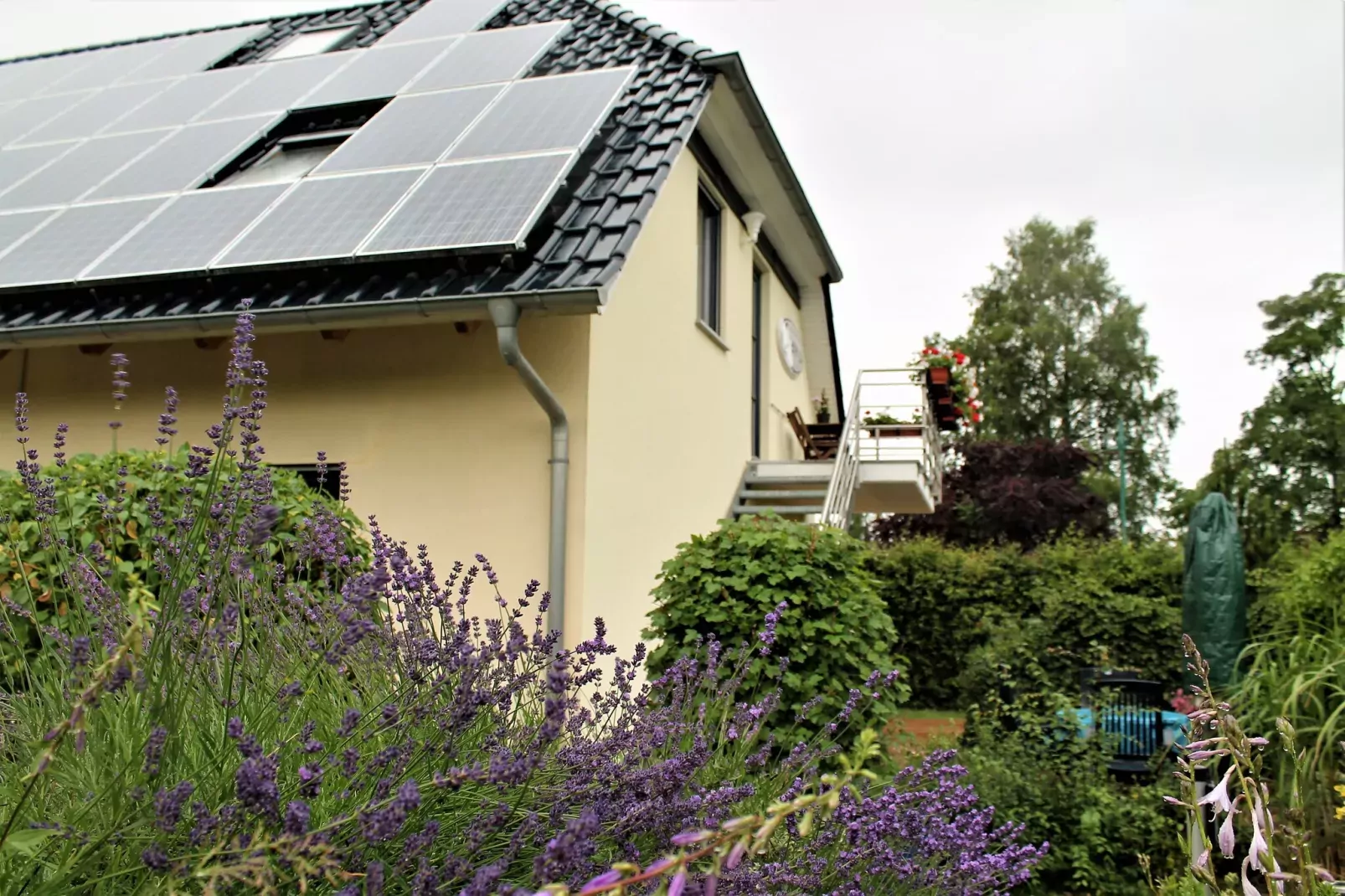 Svenja im Obergeschoss-Exterior summer