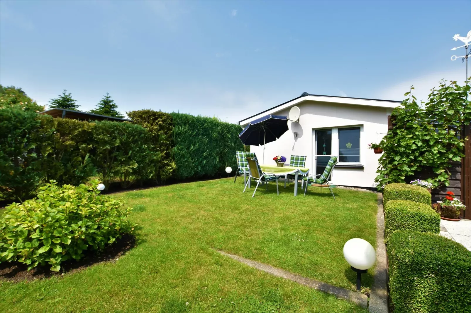 Gartenbungalow-Außenbereich Sommer