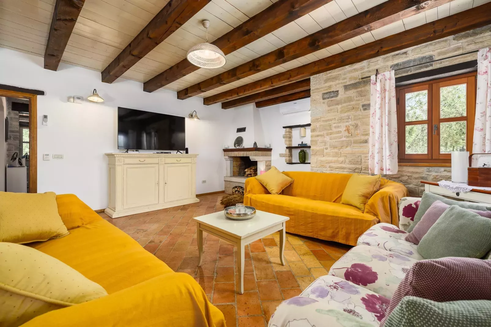 Villa Elaya-Living room
