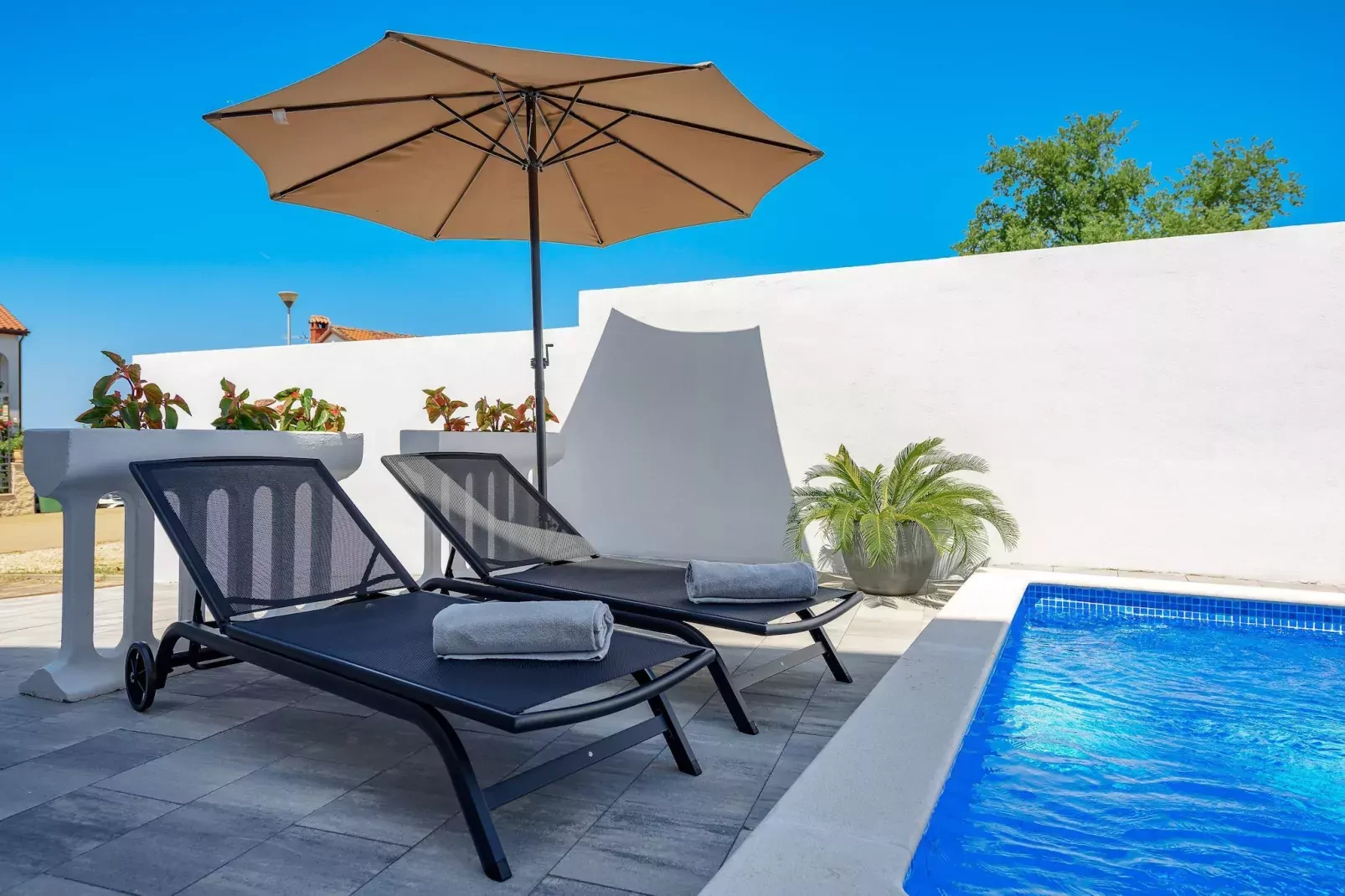 Apartment Vedran with heated pool, near Porec-Pool