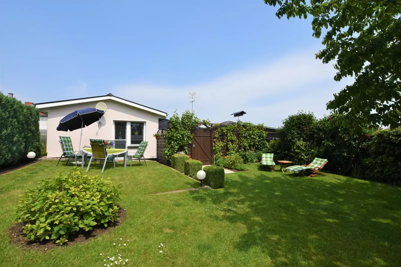 Gartenbungalow-Parkeinrichtungen