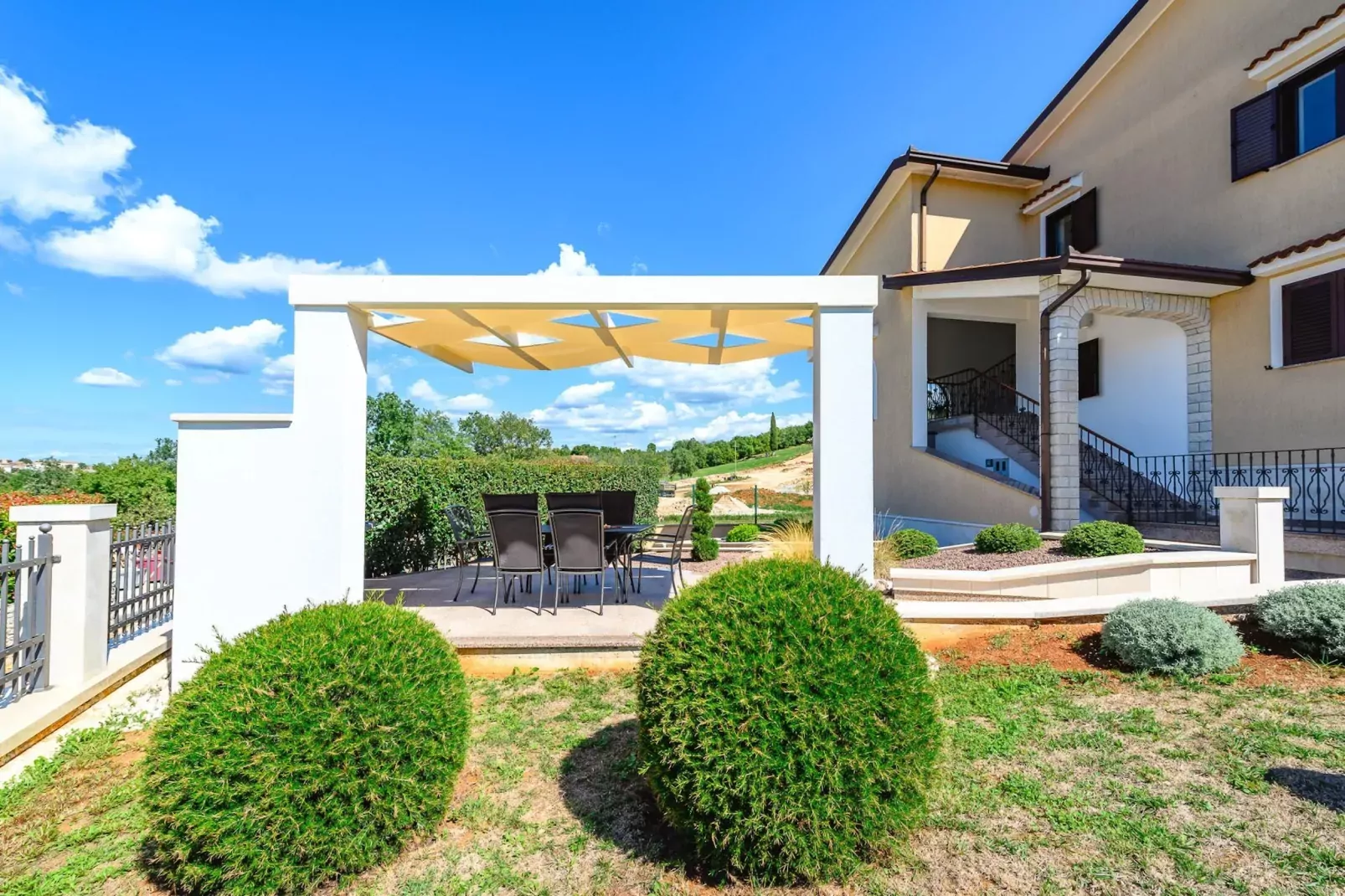 Premium Apartment Silvia II with private pool-Gardens summer