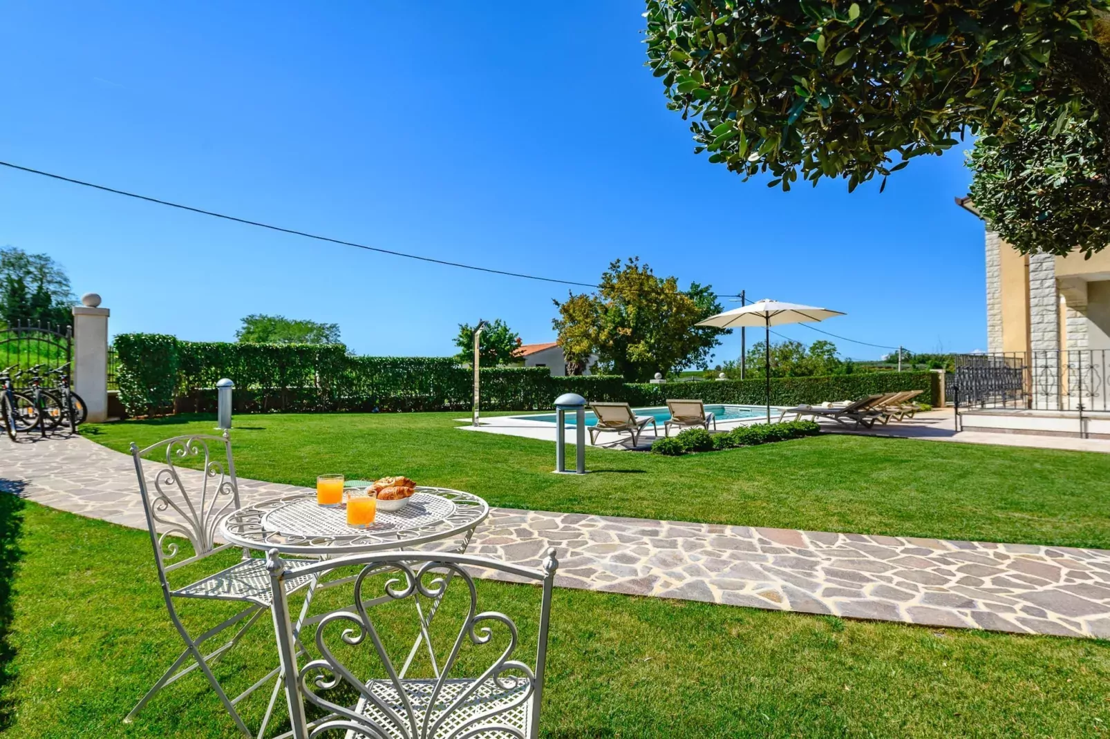 Premium Apartment Silvia II with private pool-Gardens summer