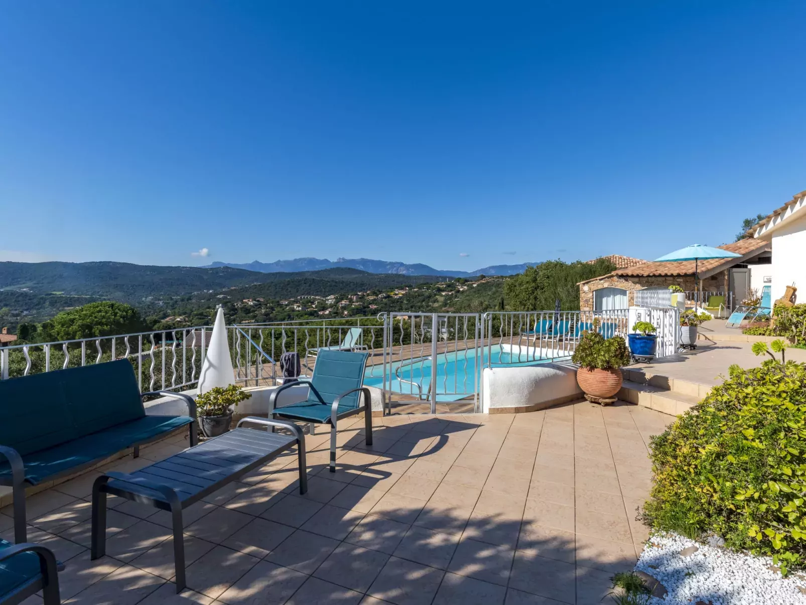 Villa Sallena-Outside