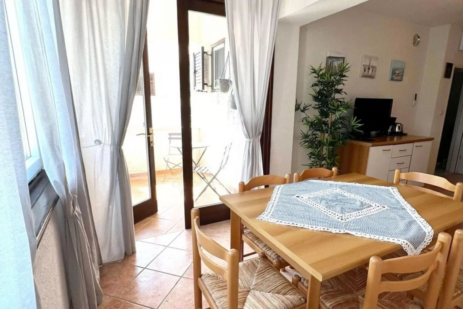Apartment Rosa-Dining room