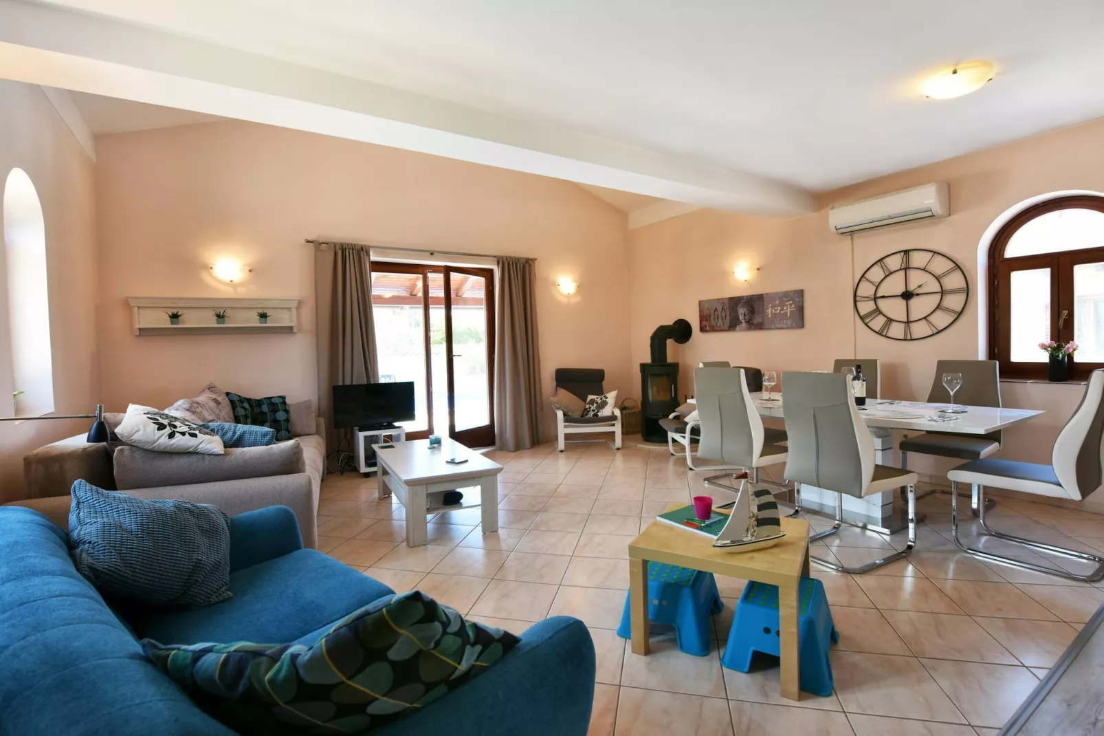 Cherry House-Living room