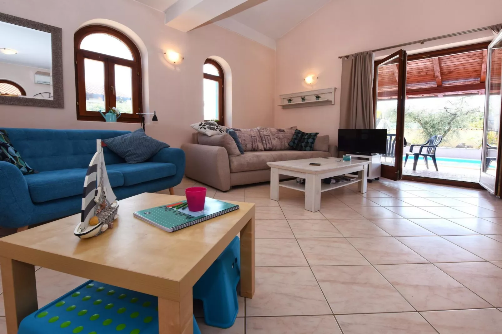 Cherry House-Living room