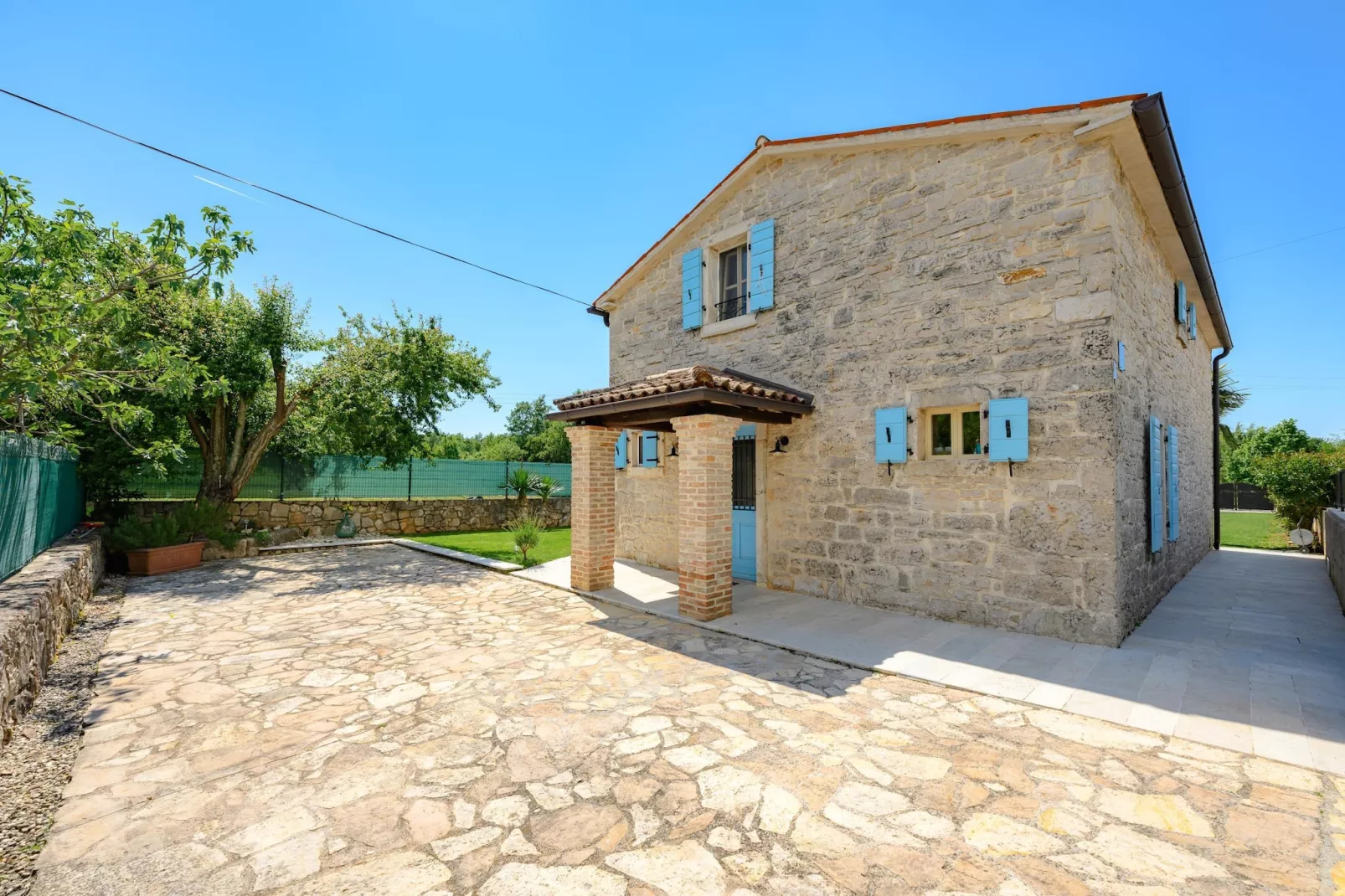 Villa Ida-Exterior summer