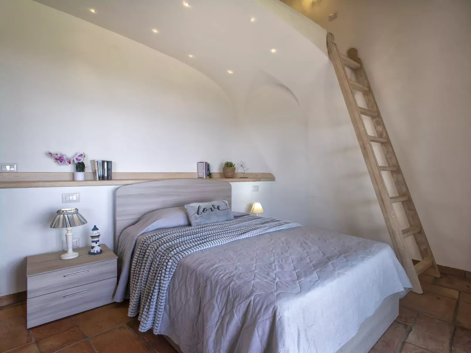Stazzo Serafini-Inside