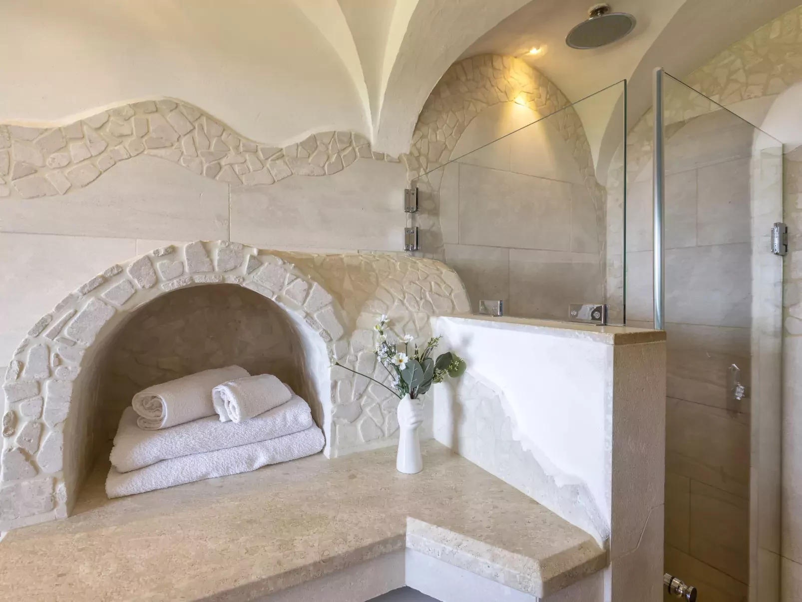 Stazzo Serafini-Inside