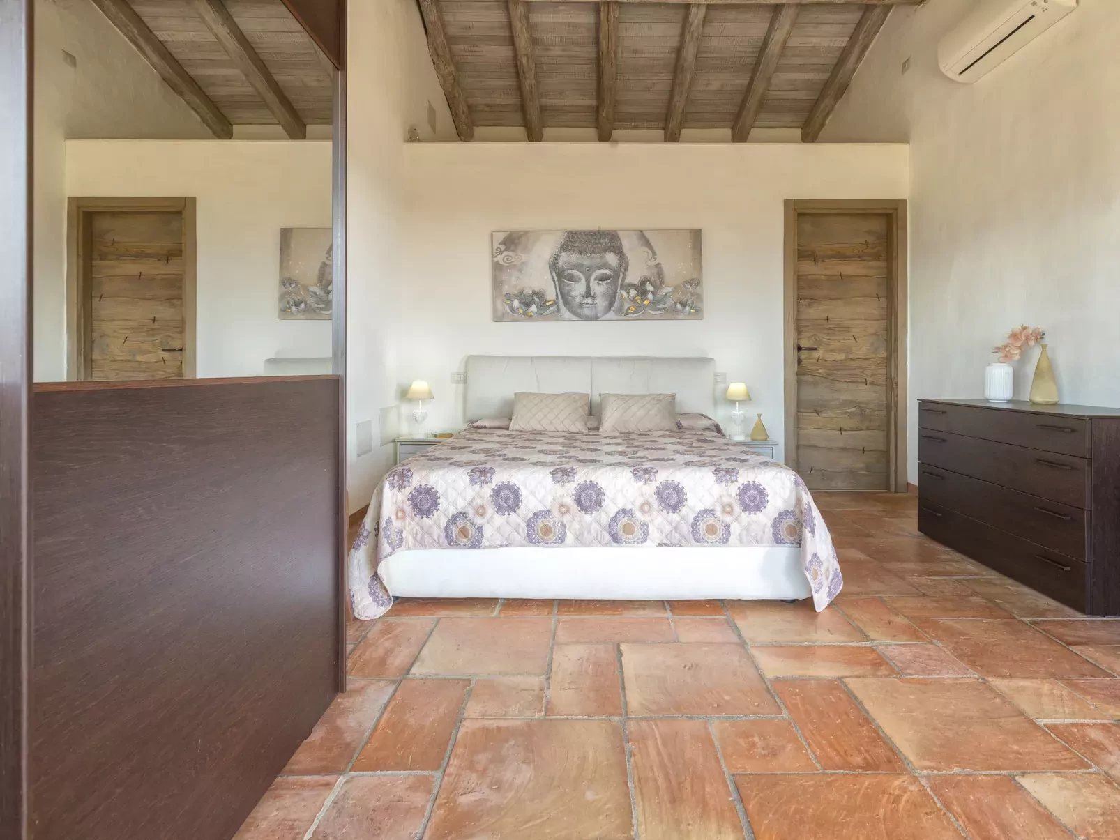Stazzo Serafini-Inside