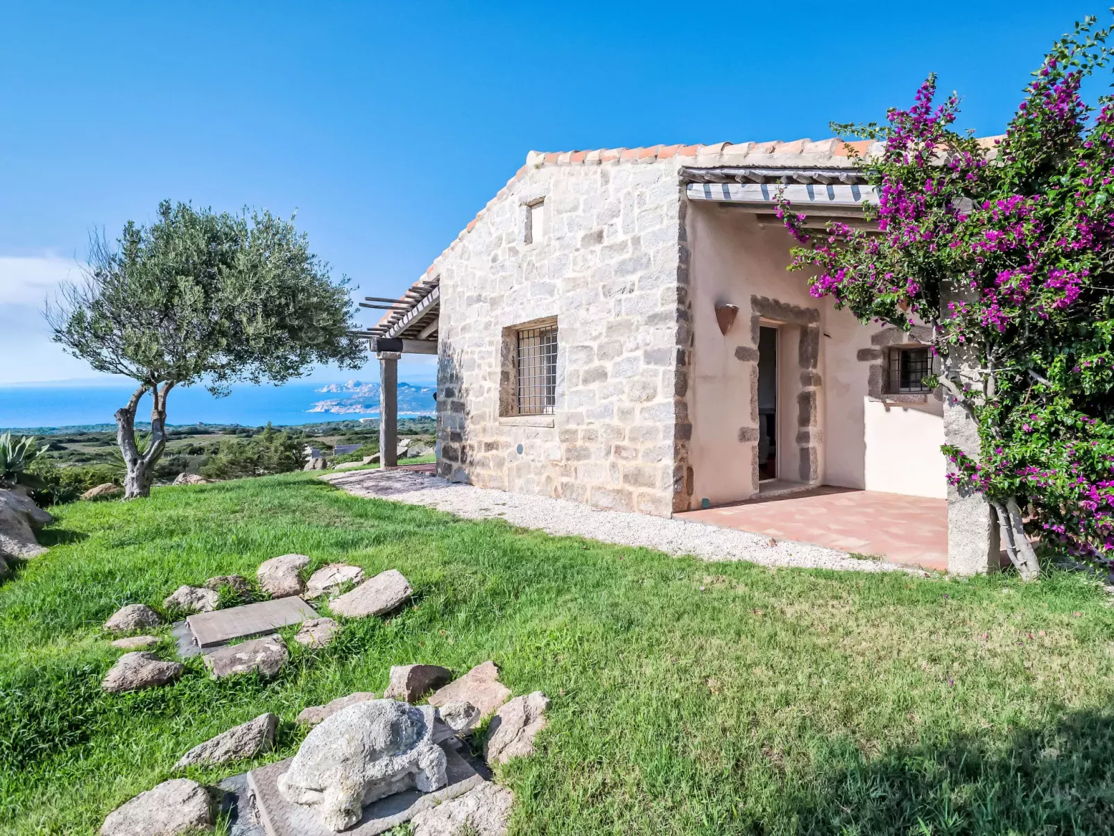 Stazzo Serafini-Outside
