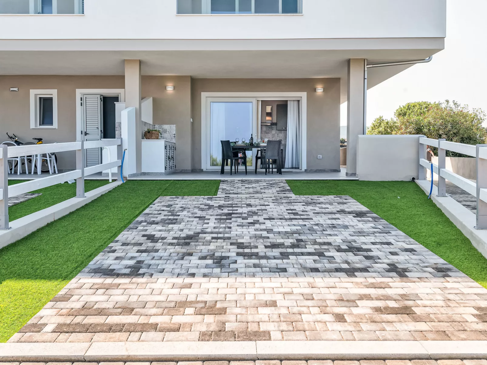 Posidonia-Outside