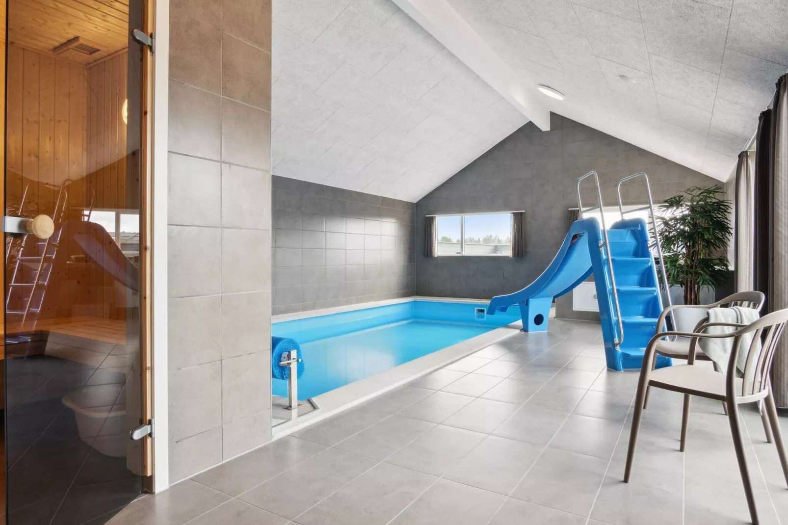 Luxury Retreat with Pool - By Traum Ferienwohnungen-Swimming pool