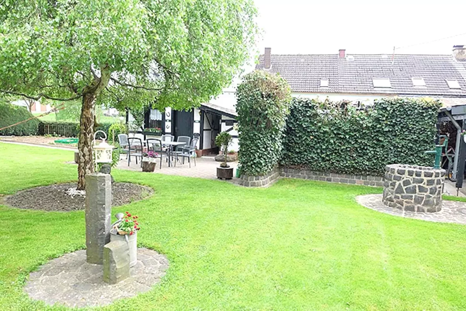 Ferienwohnung Oberstadtfeld Engeln-Gardens summer
