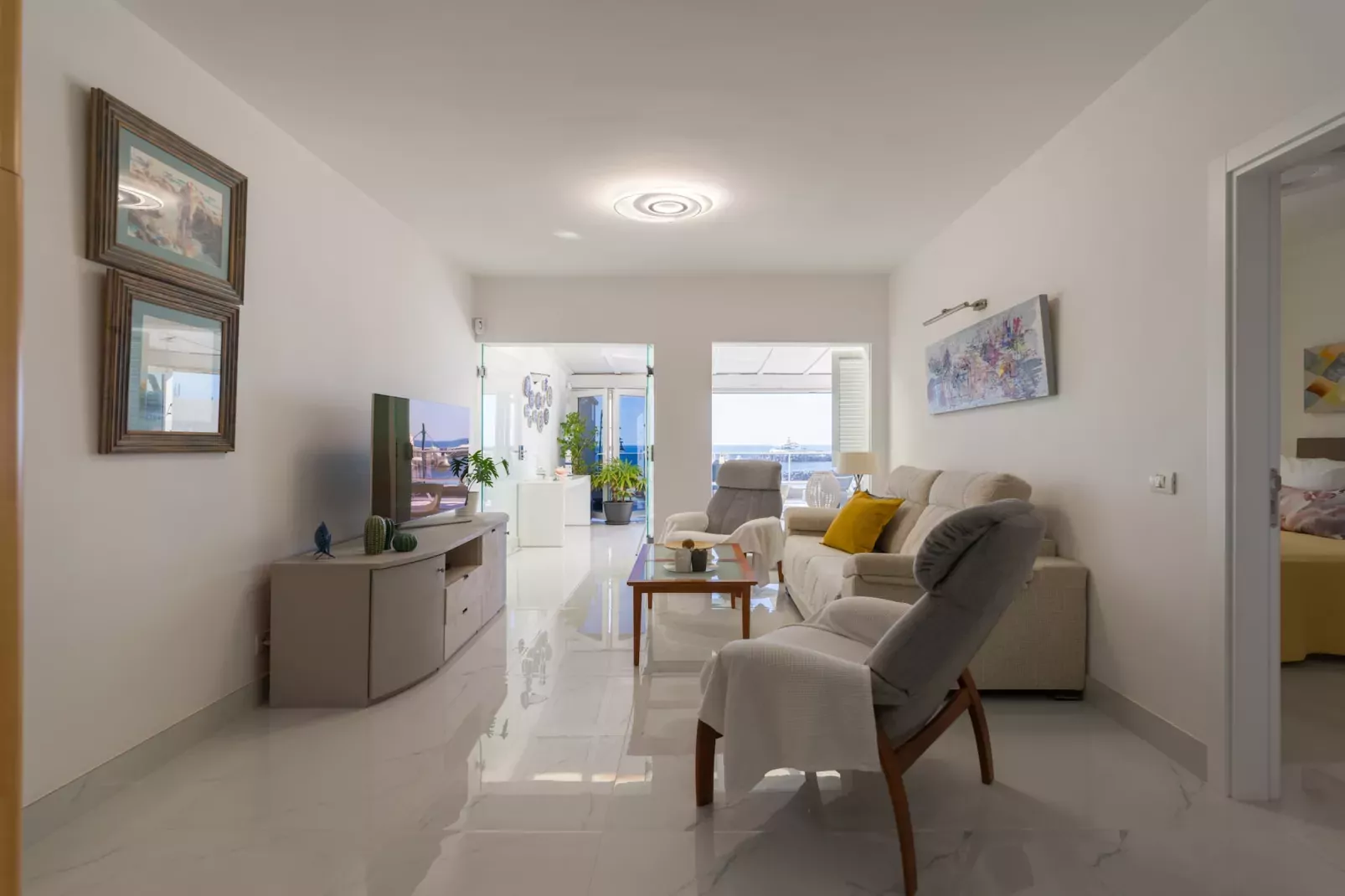 MOGAN BEACH BLUE SKY-Living room