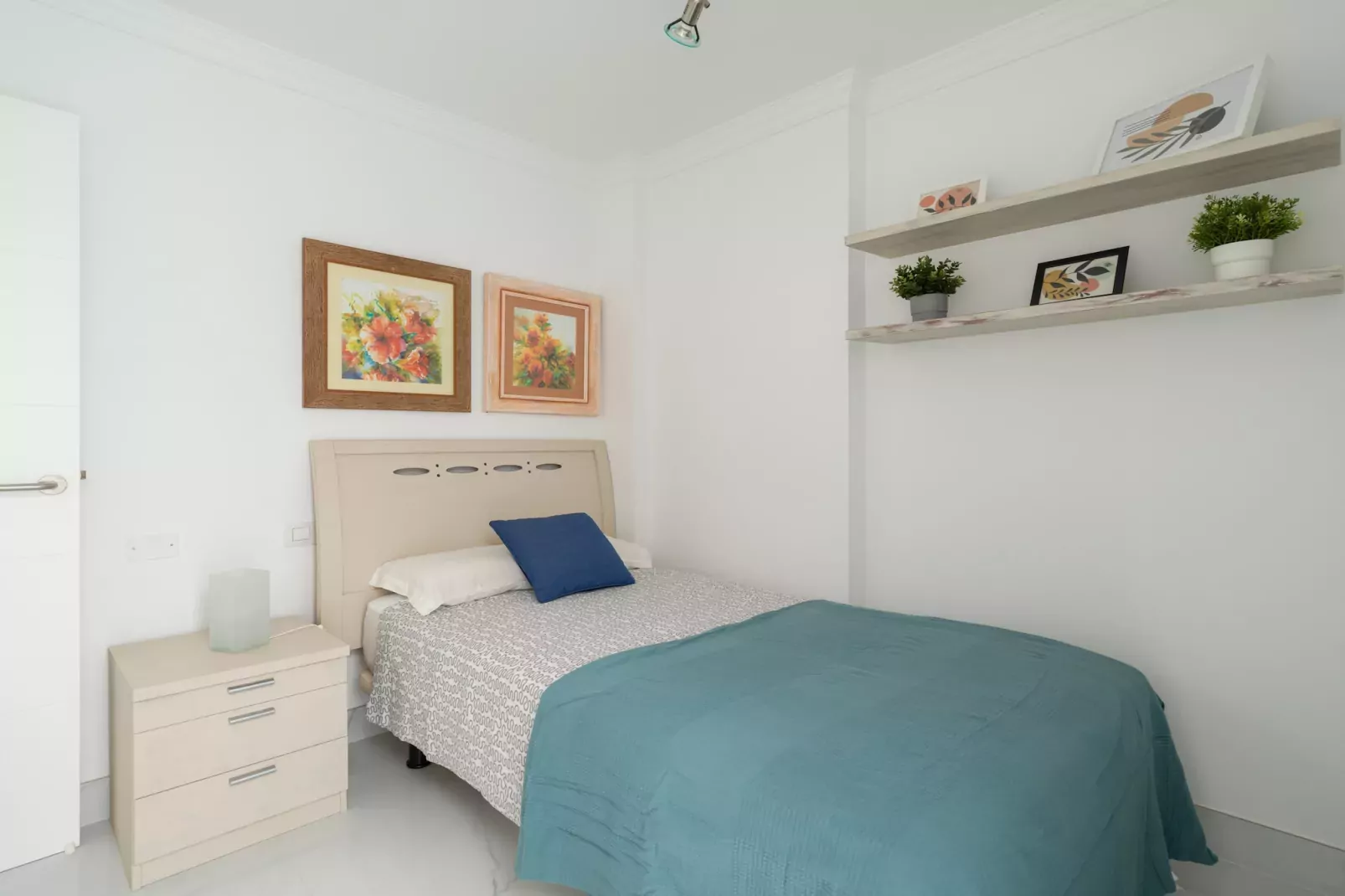 MOGAN BEACH BLUE SKY-Bedroom