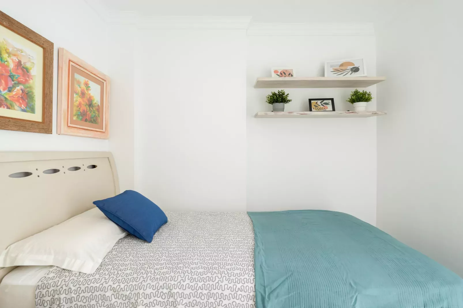 MOGAN BEACH BLUE SKY-Bedroom