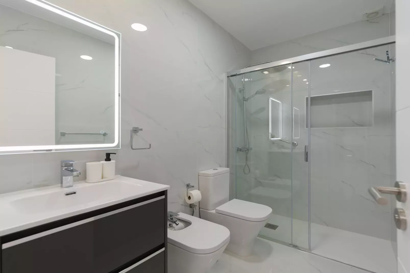 MOGAN BEACH BLUE SKY-Bathroom